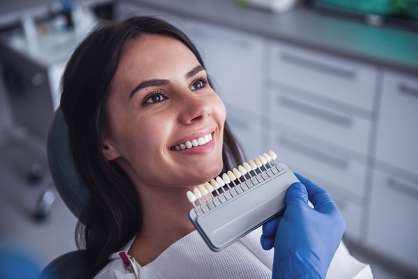 Important Differences Between Composite And Porcelain Dental Veneers